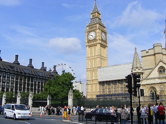 Город получивший название. Башня королевы Елизаветы. Big Ben назвали в честь королевы. В честь кого башня Святого Стефана получила название Биг Бен. В честь кого был назван парламент в Англии.