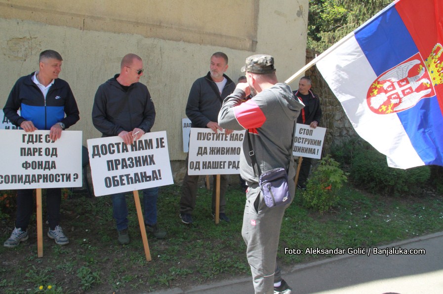 Foto Vijest: Ponovo Protest Ispred Narodne Skupštine (Foto)