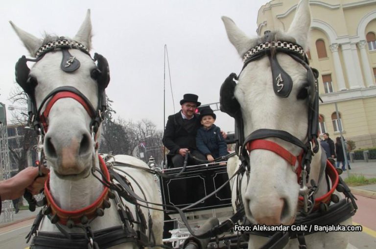 Ovako Banjaluka Obilježava Badnji Dan (Foto/Video)